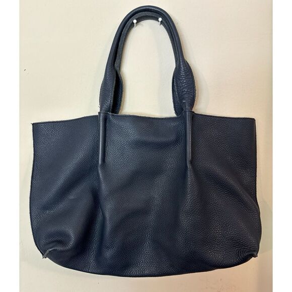 OLIVERE ISABEL 2.0 EAST WEST TOTE IN Navy BUFFALO COWHIDE / used - Picture 3 of 10